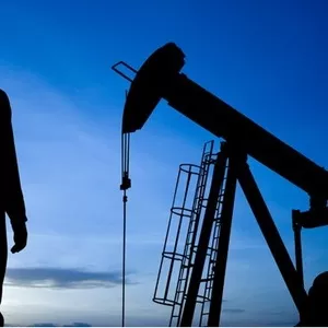 Набор специалистов в нефтяную компанию для прокладки труб нефтепровода