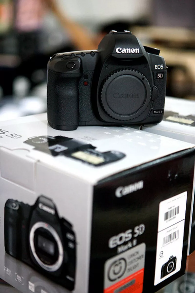 Canon EOS 5D Mark II 21MP DSLR камеры  2