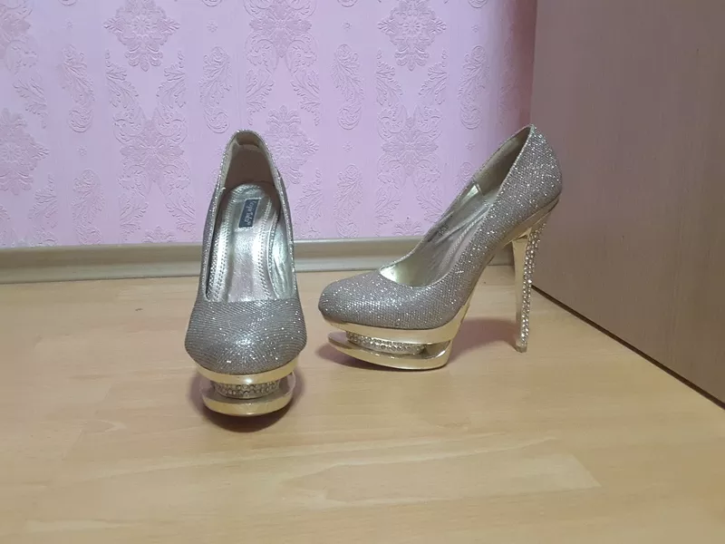 Продаю стильные женские туфли  2