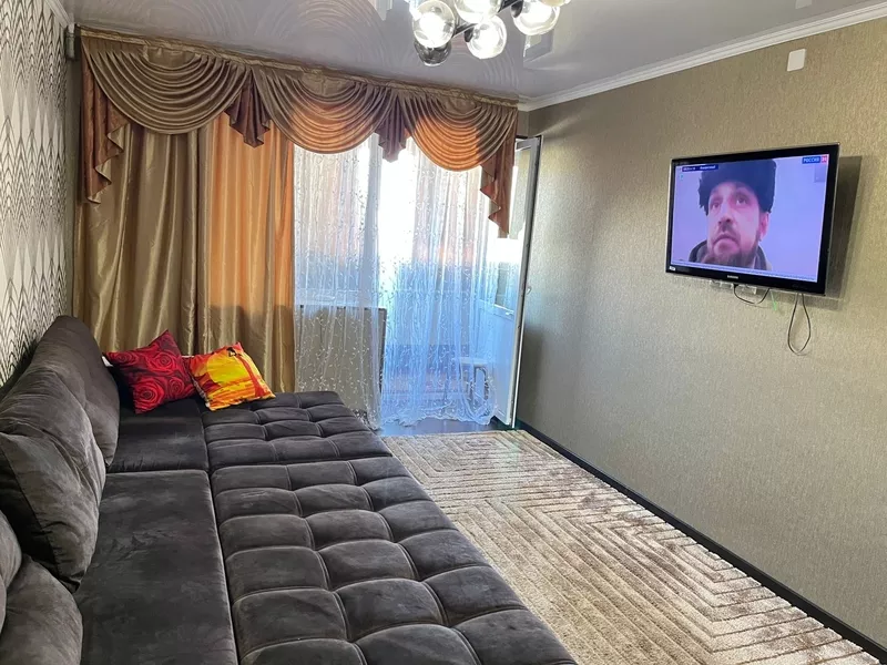  Сдаю по суточно  2 ком квартиру   7 микрорайон 8 дом ,  набережная. 9